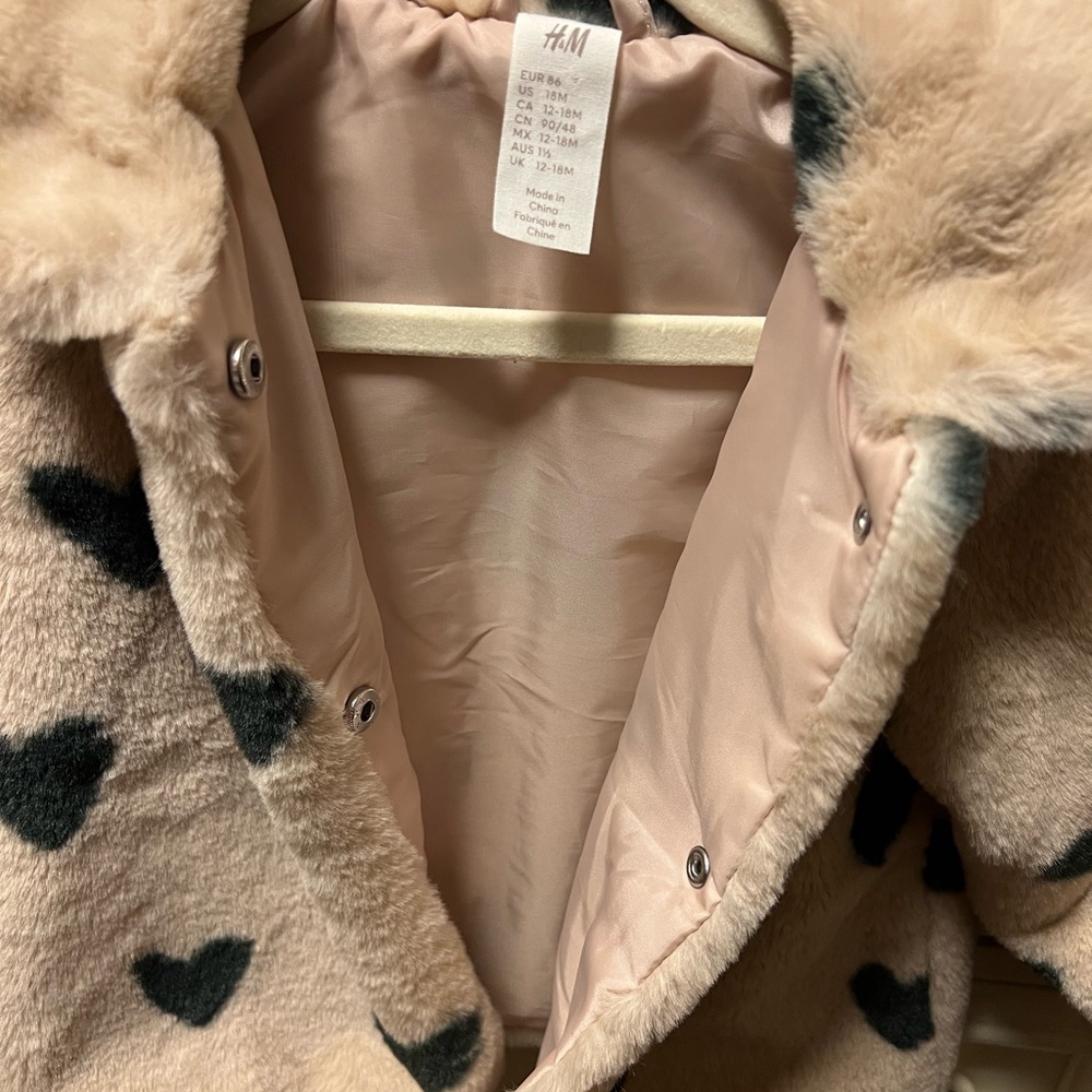 H&M Kids Cream Faux Fur Jacket with Black Hearts - Picture 8 of 8